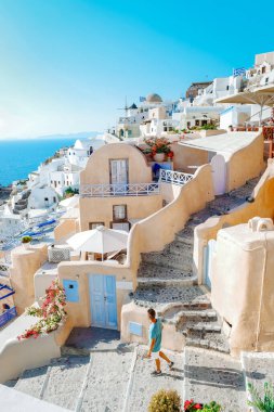 Santorini Yunanistan, Yunanistan Adası 'nda tatil yapan gençler Santorini
