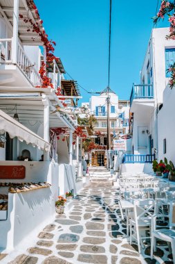 Küçük Venedik Mykonos caddelerinde beyazlatılmış binaları olan Mykonos Yunanistan Adası
