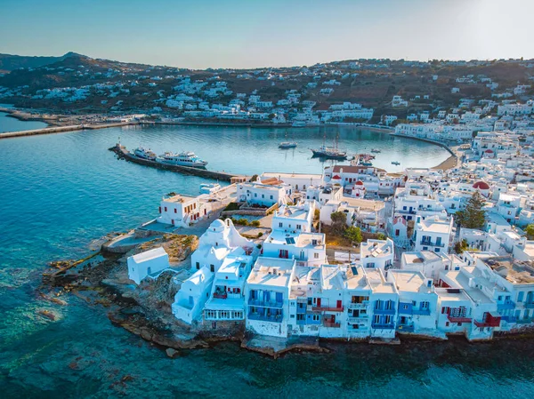 Mykonos Griechenland, schöner Blick über Mykonos vom Himmel mit Drohne auf das weiß getünchte Dorf — Stockfoto