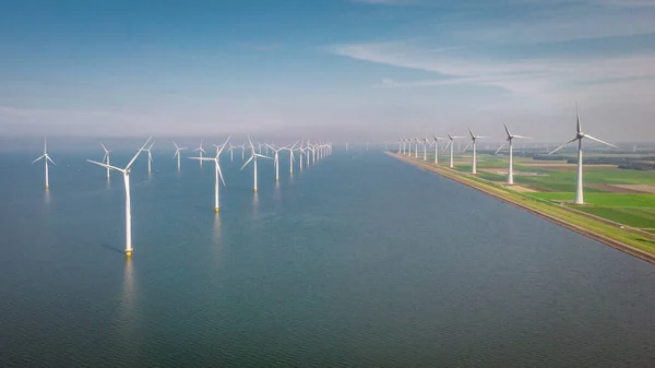 Parque eólico westermeerdijk Holanda, turbina eólica com céu azul no oceano, energia verde — Fotografia de Stock