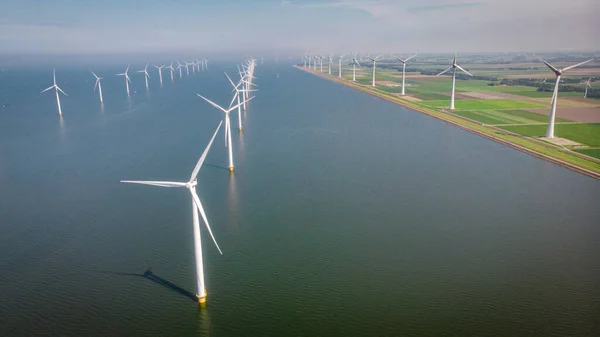 Parque eólico westermeerdijk Holanda, turbina eólica com céu azul no oceano, energia verde — Fotografia de Stock