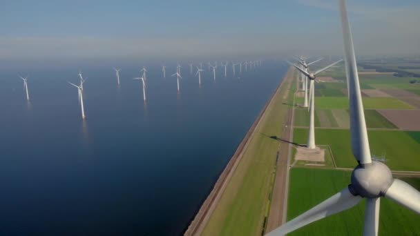 Ανεμόμυλος πάρκο πράσινη ενέργεια από drone view, ανεμόμυλος της ακτής αιολικό πάρκο στην Ολλανδία ανεμογεννήτριες — Αρχείο Βίντεο