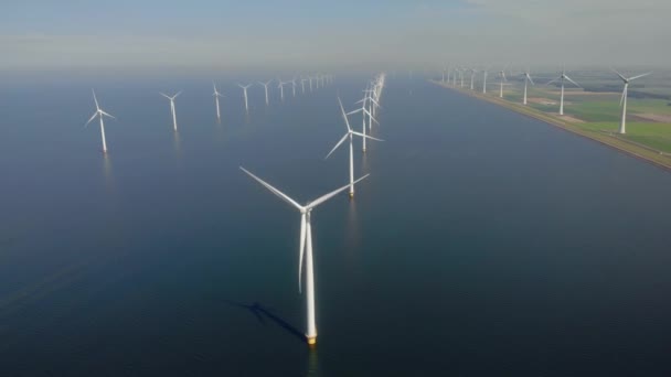 Ветряная мельница парка зеленой энергии с беспилотника зрения, ветряная мельница шельфовой ветряной электростанции в Нидерландах ветряные мельницы — стоковое видео
