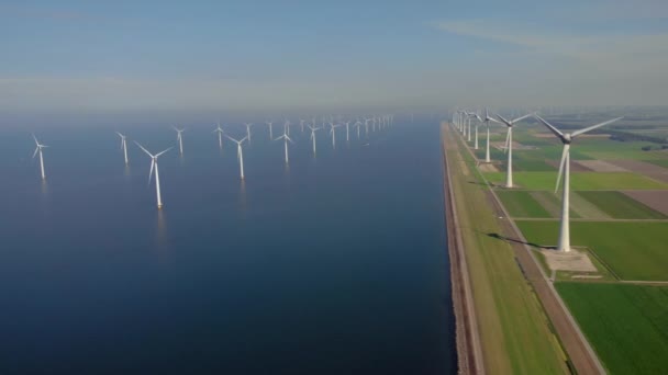 Moinho de vento parque energia verde da vista drone, moinho de vento ofsshore parque eólico nos Países Baixos turbinas moinho de vento — Vídeo de Stock