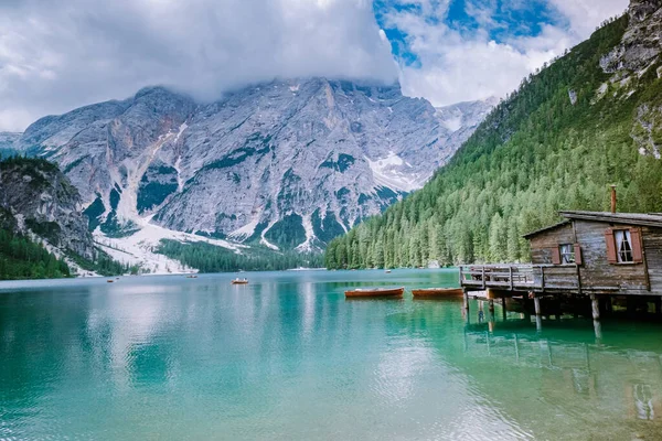 Ünlü Lago Di Braies Gölü İtalya, Güney Tyrol Pragser Wildsee, İtalyan Alplerinde Güzel Göl, Lago di Braies