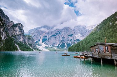 Ünlü Lago Di Braies Gölü İtalya, Güney Tyrol Pragser Wildsee, İtalyan Alplerinde Güzel Göl, Lago di Braies
