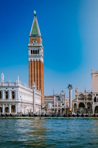 Bella strada veneziana in giorno d'estate, Italia Venezia — Foto Stock