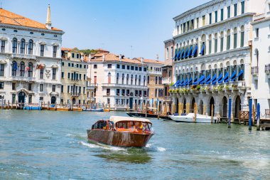 Venedik İtalya Haziran 2020, Yaz günü güzel Venedik Caddesi, İtalya Gondollu Venedik