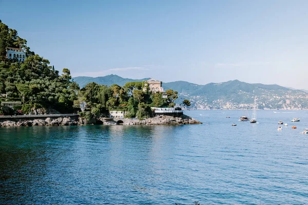 Vakantie Ligurische kust Italië, Portofino beroemde baai van het dorp, Italië kleurrijk dorp Ligurische kust — Stockfoto