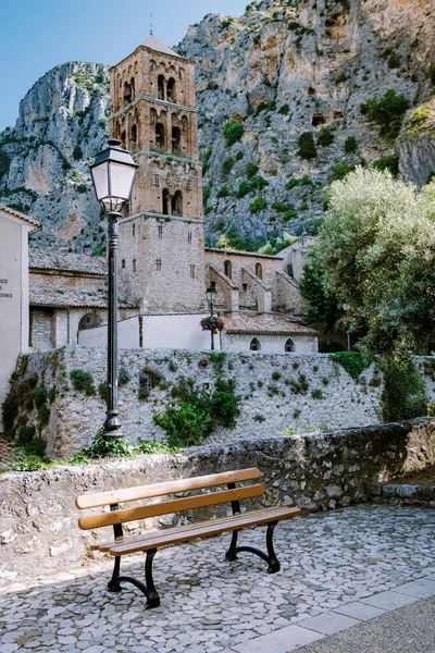 Het dorp Moustiers-Sainte-Marie, Provence, Frankrijk juni 2020 — Stockfoto
