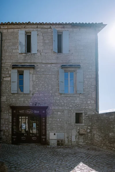 Les Baux de Provence Fransa Haziran 2020 'de, Provence' deki Les Baux de Provence köyünde tarihi bir kasaba köyü inşa edildi. Fransa, Avrupa — Stok fotoğraf