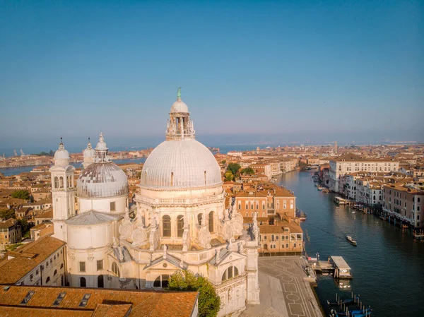 Venedig von oben mit Drohne, Luftaufnahme des ikonischen und einzigartigen Markusplatzes oder Piazza San Marco mit Dogenpalast, Basilika und Campanile, Venedig, Italien — Stockfoto