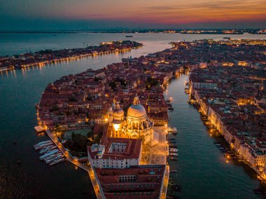 Yukarıdan gelen İHA ile Venedik 'te ikonik ve benzersiz Saint Marks Meydanı veya Piazza San Marco' da Doges Palace, Basilica ve Campanile, Venedik, İtalya