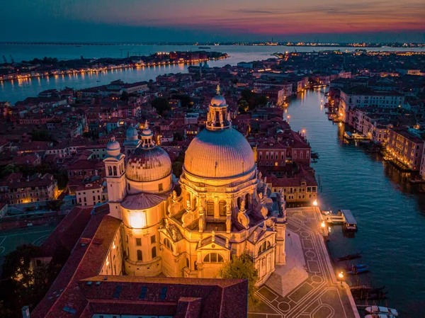 Venise d'en haut avec drone, Photo de drone aérien de la place emblématique et unique Saint Marks ou Piazza San Marco avec Doges Palace, Basilique et Campanile, Venise, Italie — Photo