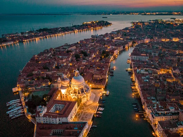 Venedig von oben mit Drohne, Luftaufnahme des ikonischen und einzigartigen Markusplatzes oder Piazza San Marco mit Dogenpalast, Basilika und Campanile, Venedig, Italien — Stockfoto