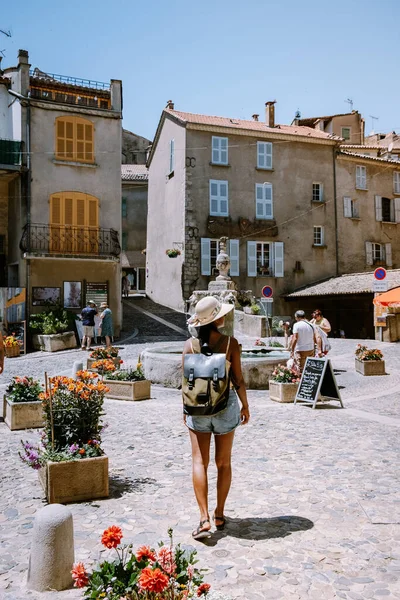 Valensole Provence Fransa Haziran 2020, Valensole renkli köyünün sokakları yaz boyunca — Stok fotoğraf