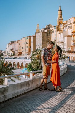 Menton France, Cote d Azur France 'da tatilde olan birkaç erkek ve kadın, Menton' un eski kısmı, Provence-Alpes-Cote dAzur, Fransa