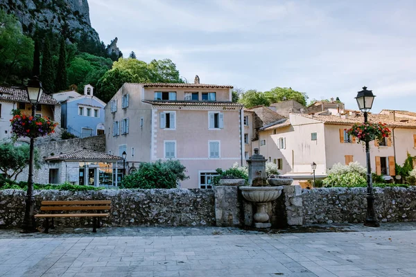 The Village of Moustiers-Sainte-Marie, Provenza, Francia junio 2020 — Foto de Stock