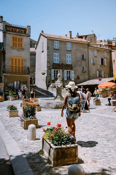 Valensole Provence Fransa Haziran 2020, Valensole renkli köyünün sokakları yaz boyunca — Stok fotoğraf