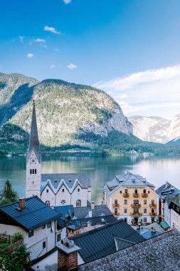 Avusturya Alpleri 'ndeki Hallstatter Gölü' ndeki Hallstatt Köyü