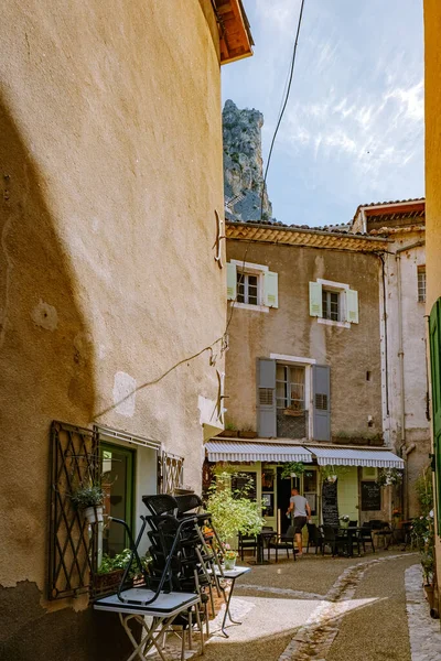 Moustiers-Sainte-Marie Köyü, Provence, Fransa Haziran 2020 — Stok fotoğraf