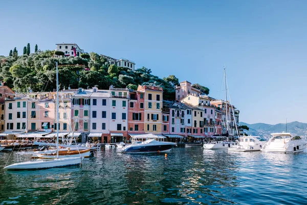 Portofino Italië Juni 2020, Portofino beroemde baai, Italië kleurrijk dorp Ligurische kust — Stockfoto