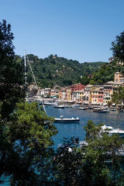 Portofino beroemde baai van het dorp, Italië kleurrijk dorp Ligurische kust — Stockfoto