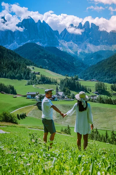 Couple on vacation Santa Magdalena Village in Dolomites area Italy, couple on vacation Val Di Funes Italian Dolomites — Stock Photo, Image