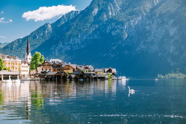 Village de Hallstatt sur le lac de Hallstatter dans les Alpes autrichiennes Autriche — Photo