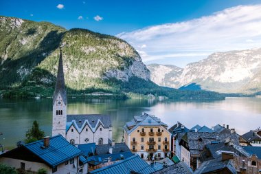 Avusturya Alpleri 'ndeki Hallstatter Gölü' ndeki Hallstatt Köyü