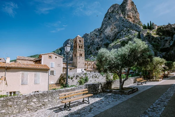 Het dorp Moustiers-Sainte-Marie, Provence, Frankrijk juni 2020 — Stockfoto