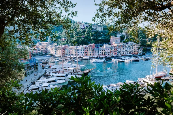이탈리아의 다채 로운 마을 리구리아 해안에 있는 포토 피노의 유 명 한 마을만 — 스톡 사진