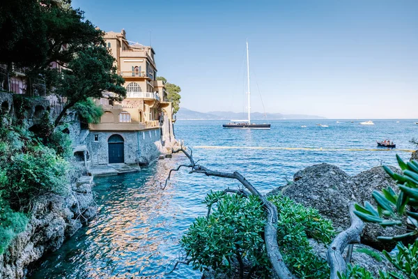 이탈리아의 다채 로운 마을 리구리아 해안에 있는 포토 피노의 유 명 한 마을만 — 스톡 사진