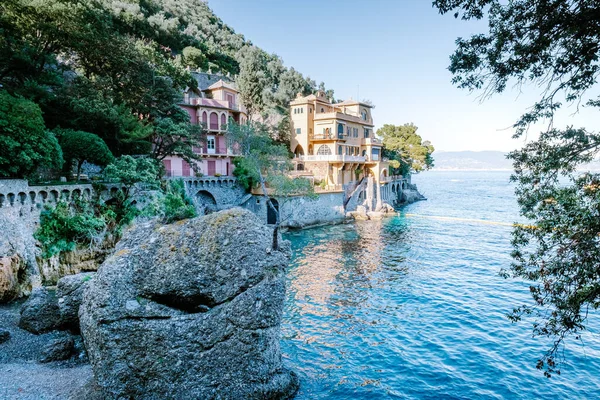 Portofino beroemde baai van het dorp, Italië kleurrijk dorp Ligurische kust — Stockfoto