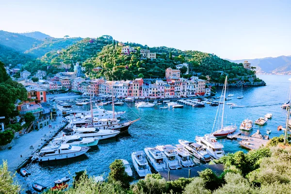 Portofino beroemde baai van het dorp, Italië kleurrijk dorp Ligurische kust — Stockfoto