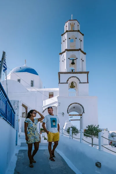 Pyrgos，Santorini，希腊。拥有鹅卵石街道的白色村庄、希腊环群岛、爱琴海夫妇度假的著名景点 — 图库照片