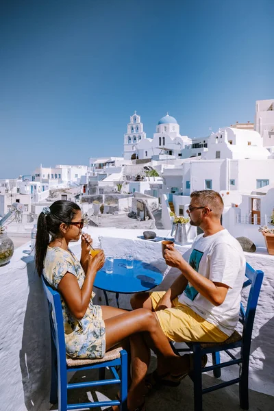 Pyrgos, Santorini, Greece. Famous attraction of white village with cobbled streets, Greek Cyclades Islands, Aegean Sea couple on vacation Santorini Greece — Stock Photo, Image