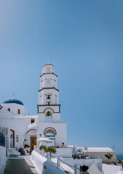 Pyrgos, Santorini, Grécia. Famosa atração de aldeia branca com ruas de paralelepípedos, Ilhas Cíclades Gregas, Mar Egeu — Fotografia de Stock