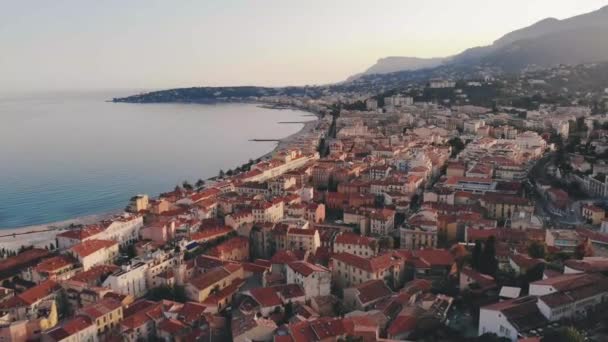 Menton Francia ciudad colorida Vista de la parte antigua de Menton, Provenza-Alpes-Costa Azul, Francia — Vídeo de stock