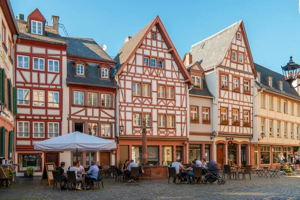 Mainz Alemanha Agosto 2020, Casas de madeira clássicas no centro de Mainz, Alemanha — Fotografia de Stock