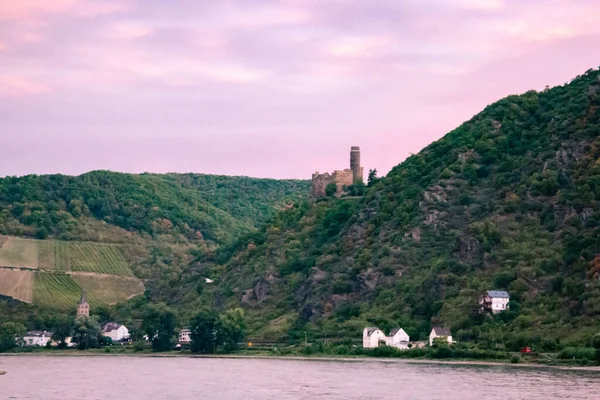 Река Рейн близ Кауба Германия и замок Кауб — стоковое фото