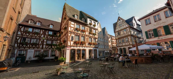 Mainz Alemanha Agosto 2020, Casas de madeira clássicas no centro de Mainz, Alemanha — Fotografia de Stock