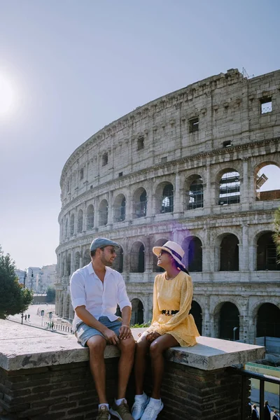Vista del Coliseo en Roma y el sol de la mañana, Italia, Europa —  Fotos de Stock