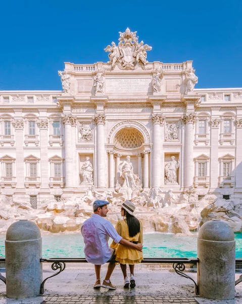 Trevi Fountain, Ρώμη, Ιταλία το πρωί — Φωτογραφία Αρχείου