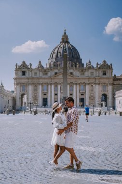 Sabah St. Peters Bazilikası Roma 'daki Via della Conciliazione' den. Vatikan, Roma, İtalya. Roma mimarisi ve dönüm noktası. Roma 'daki St. Peters katedrali. İtalyan Rönesans Kilisesi.