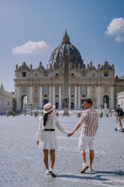 Sabah St. Peters Bazilikası Roma 'daki Via della Conciliazione' den. Vatikan, Roma, İtalya. Roma mimarisi ve dönüm noktası. Roma 'daki St. Peters katedrali. İtalyan Rönesans Kilisesi.