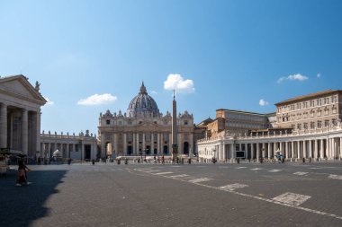 Sabah St. Peters Bazilikası Roma 'daki Via della Conciliazione' den. Vatikan, Roma, İtalya. Roma mimarisi ve dönüm noktası. Roma 'daki St. Peters katedrali. İtalyan Rönesans Kilisesi.