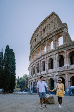 Roma 'daki Kolezyum manzarası ve sabah güneşi, İtalya, Avrupa