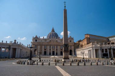 Sabah St. Peters Bazilikası Roma 'daki Via della Conciliazione' den. Vatikan, Roma, İtalya. Roma mimarisi ve dönüm noktası. Roma 'daki St. Peters katedrali. İtalyan Rönesans Kilisesi.