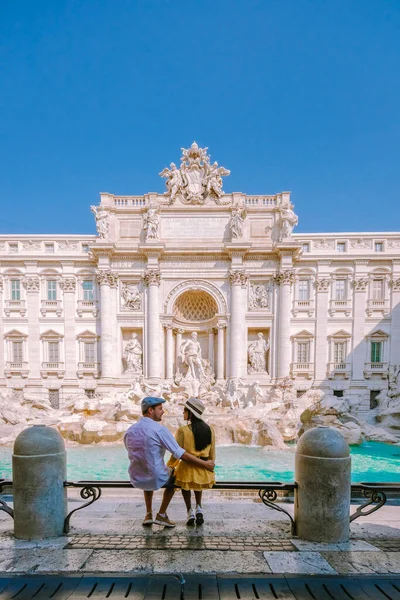 Trevi-Brunnen, Rom, Italien am Morgen — Stockfoto